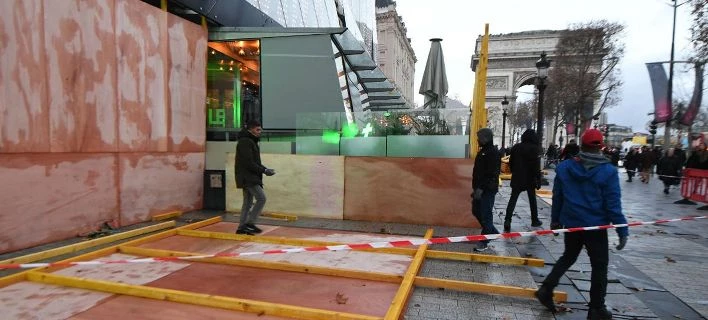 «Κίτρινα Γιλέκα»: Απόπειρα επίθεσης στο Drugstore de Publicis στο Παρίσι